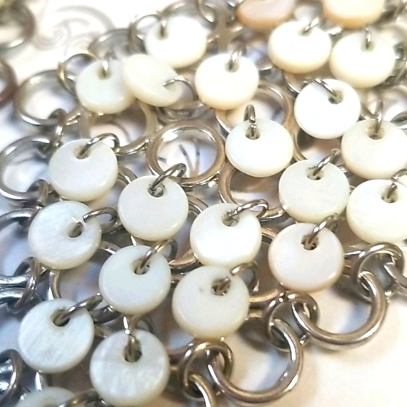 Vintage Boho 1970s Dangling Silver Tone Shell Disc Pierced Earrings - Picture 12 of 12